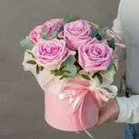 7 нежных розовых роз в коробке "Нежный сонет"