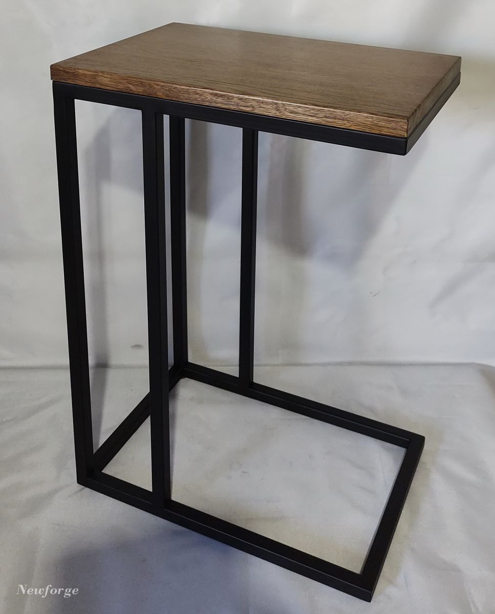 Столик в стиле эко-лофт придиванный для ноутбука с дубовой столешницей