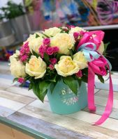Цветочная композиция с розами в коробке