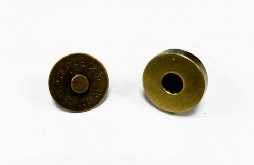 Кнопка магнитная на клямерах 18 мм*4,2 мм античная бронза