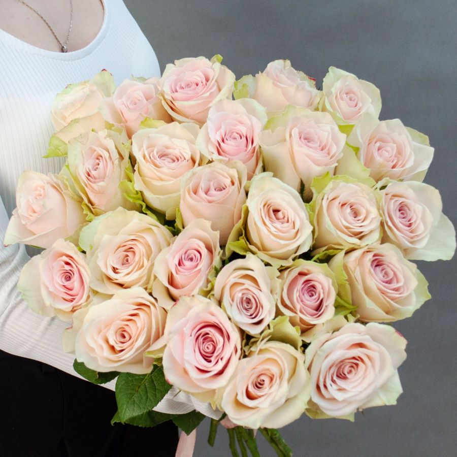Розовые розы Фрутетто 60см