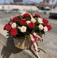 Цветочная корзина с розами