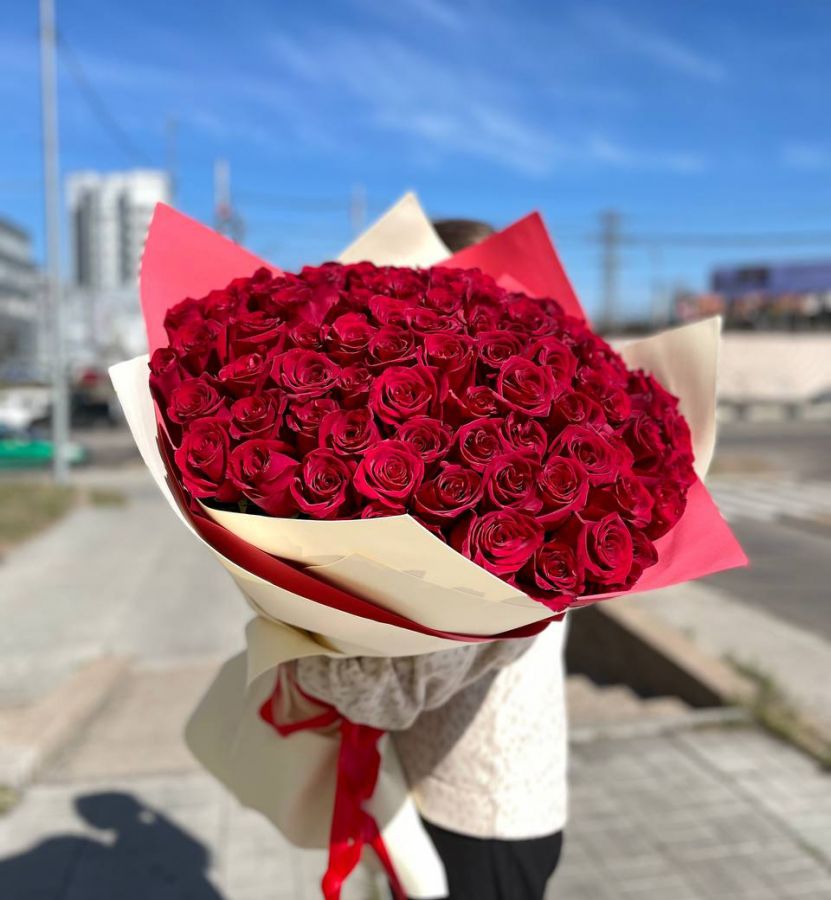 Букет из 101 красной высокой розы
