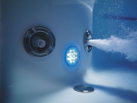 Гидромассажная ванна Jacuzzi Opalia встраиваемая с 6 форсунками и сенсорным управление 190x110 ФОТО