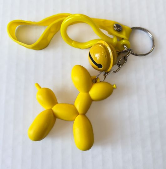Брелок собачка из шарика для ключей жёлтый