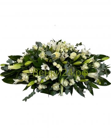 Фото Ритуальная композиция из живых цветов на могилу/гроб ФЖ №3 венок-флоретка в зелёно-белых тонах