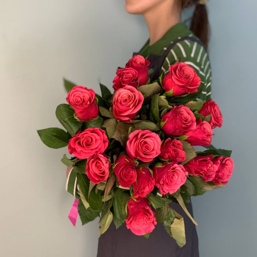 Ярко-розовые розы Кения (от 19шт)