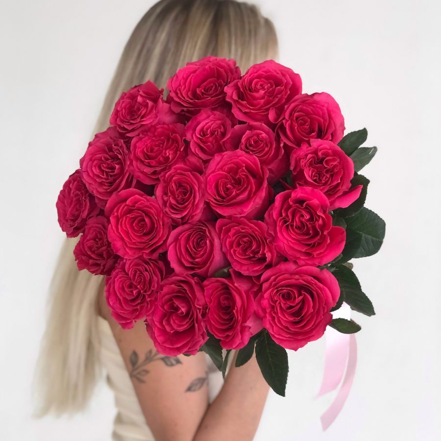 Розы розовые 60 см Эквадор
