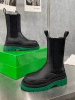 Кожаные женские ботинки Bottega Veneta черные с зеленой подошвой