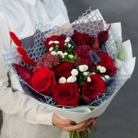 Букет с алыми розами "Пылкая любовь"