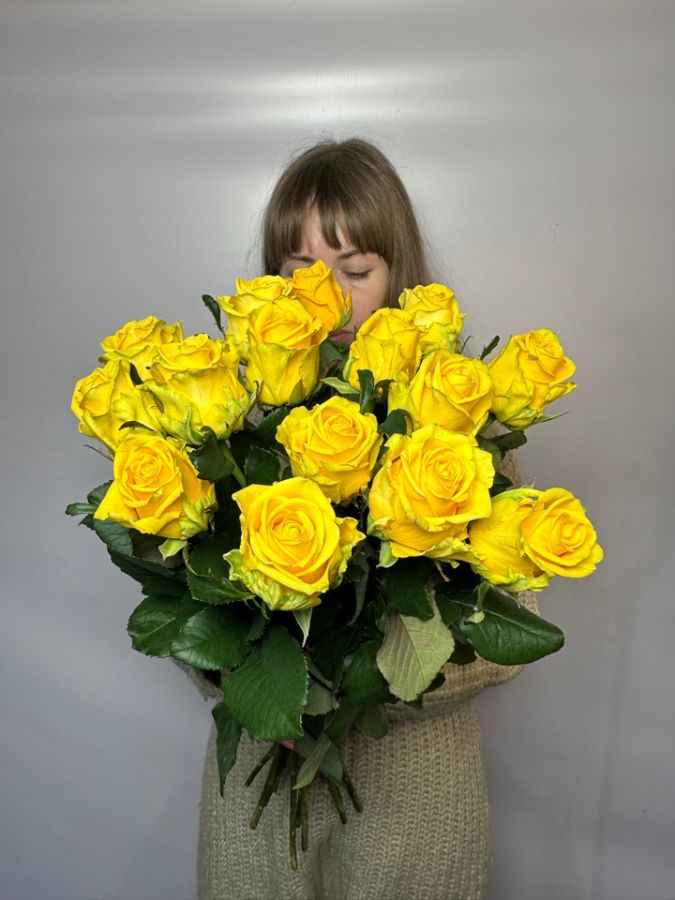 15 желтых роз 60 см