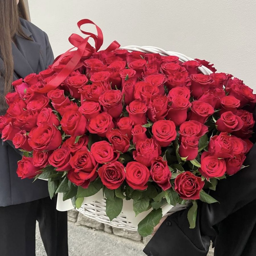201 роза (50-60 см) в корзине