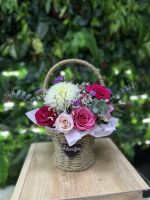 Корзинка с розой и хризантемой
