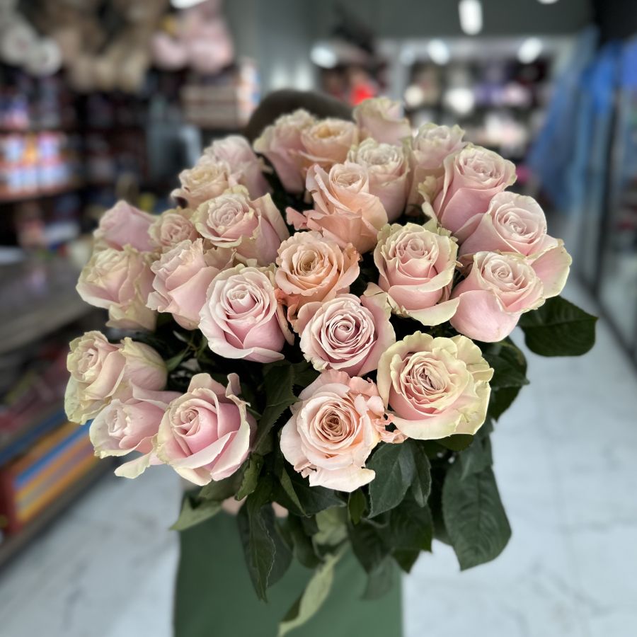 Пудровая роза из Эквадора Pink Mondial (60см)