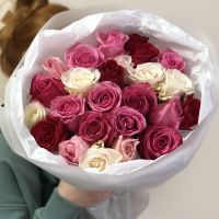 25 роз розовый микс в красивой упаковке