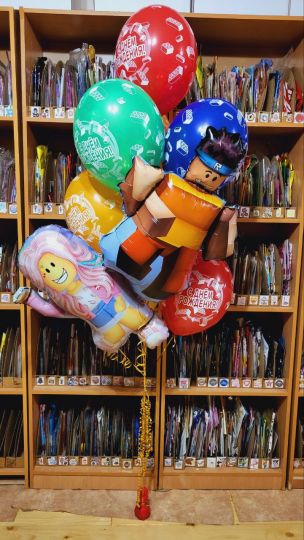 Фонтан Блоки с двумя персонажами из шаров с гелием