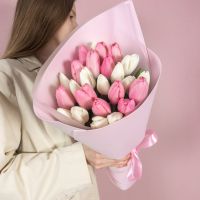 Бело-розовый микс из тюльпанов