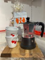 Подарочный набор кофе, кофеварка и чашки