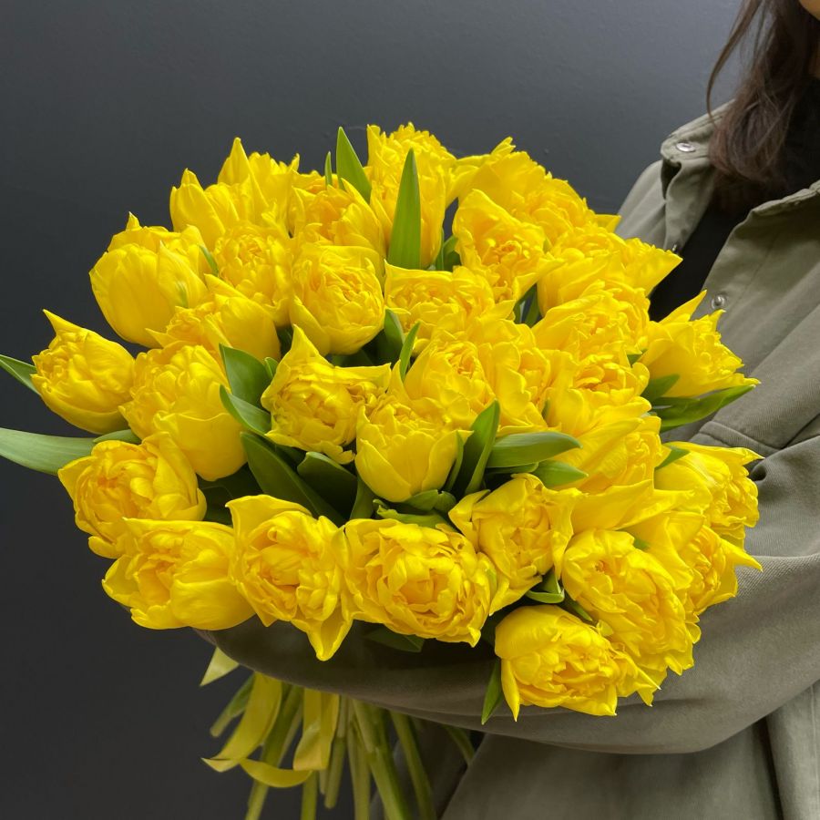 Букет из желтых пионовидных тюльпанов