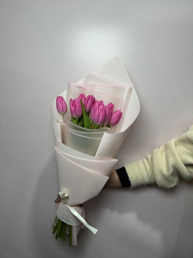 11 розовых тюльпанов