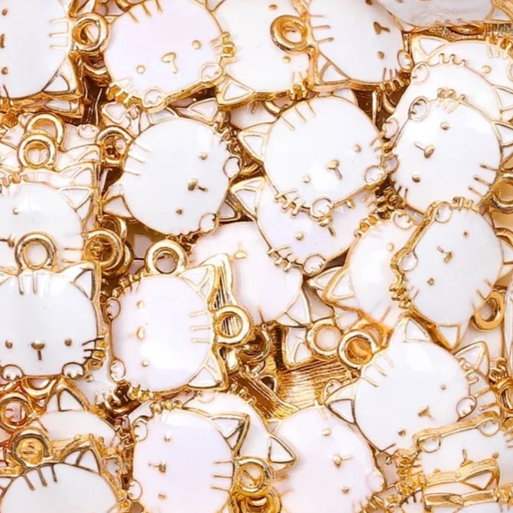 фото Подвеска (кулон/ шарм) Кот в золоте из металла с эмалью  белый