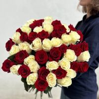 Красные и белые розы Эквадор (от 11 шт)