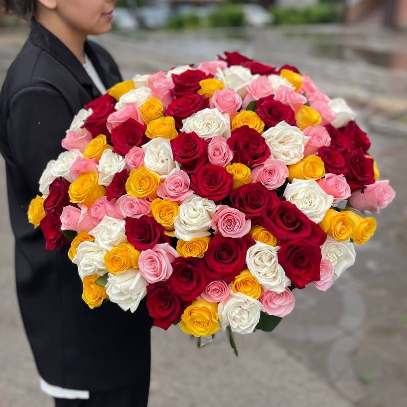 101 роза Микс Эквадор красные, быле, розовые и желтые