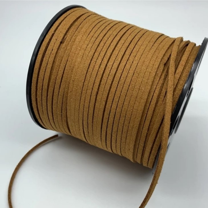 Шнур замшевый (алькантара)  2 мм Св. коричневый 1 метр в упаковке (SV.SH-02.17)