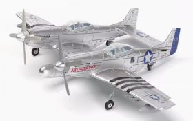 Цветная сборная модель самолета North American F-82 Twin Mustang 1:48 ВВС США серебро