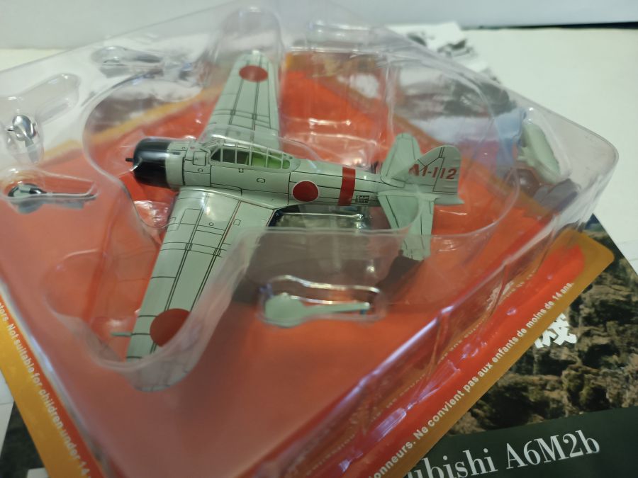 Японский истребитель  Mitsubishi A6M2b  Zero   в масштабе 1/72 IXO-DEAGOSTINI