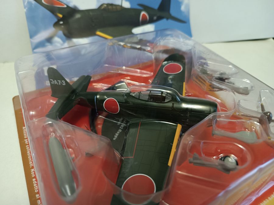 Японский истребитель  Mitsubishi A7M2  Zero   в масштабе 1/72 IXO-DEAGOSTINI