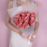 Розовые розы 40см в нежной упаковке
