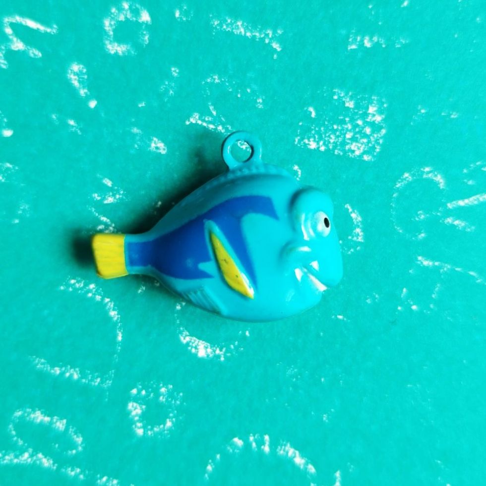 Бубенчик Рыбка Дори 20х27 мм  звенящий, голубой  (металл / эмаль) штука (ВВ-810)