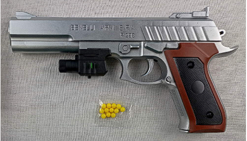 Пистолет (длина 26см) с лазерным целеуказателем в пакете